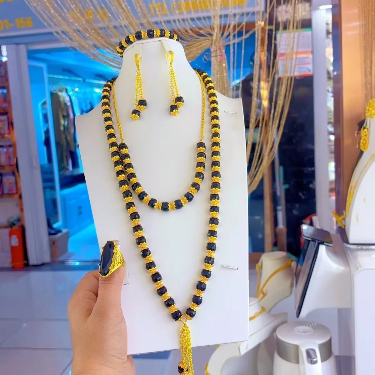 Новое французское 24-каратное позолоченное ожерелье, серьги, кольца, браслеты, романтический комплект ювелирных изделий для свадебной вечеринки для влюбленных YY10925
Новое французское 24-каратное позолоченное ожерелье, серьги, кольца, браслеты, романтический комплект ювелирных изделий для свадебной вечеринки для влюбленных YY10925