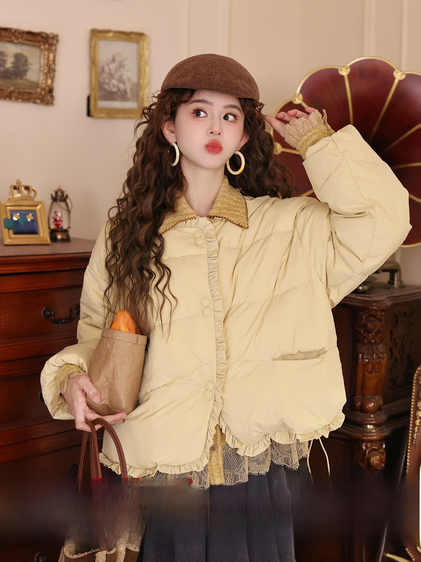 Chen Jiajie Valance Moon Vintage Lace down Jacket Women's Loose Warm Versatile Outerwear Winter Fashion Commute Style Thickened
Chen Jiajie Valance Moon Vintage Lace down Jacket Women's Loose Warm Versatile Outerwear Winter Fashion Commute Style Thickened