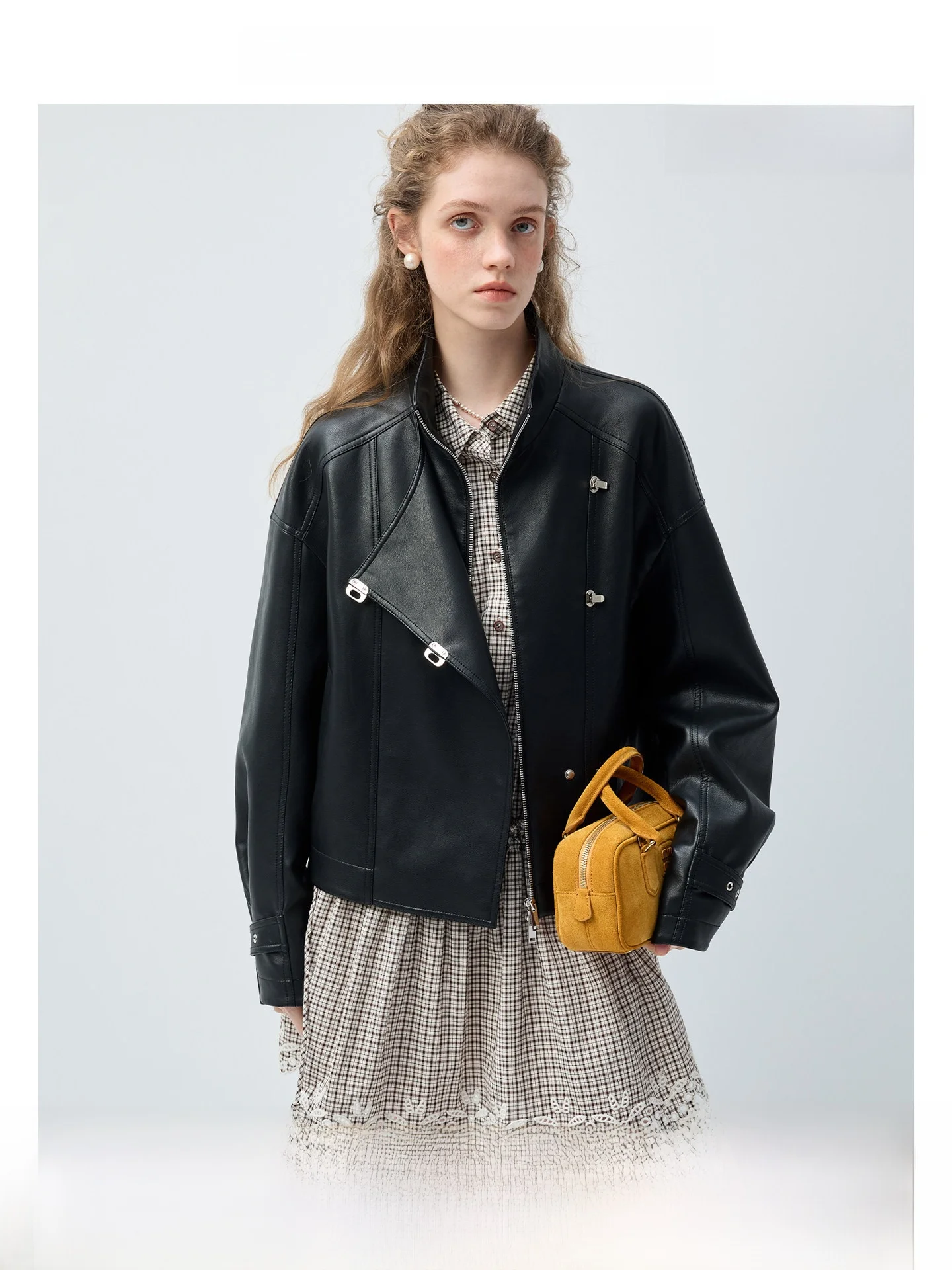 Кожаная куртка Vega Chang в стиле ретро, матовая, женская, весенняя, винтажная верхняя одежда, с металлическими элементами, черная, для повседневной носки, ветрозащитная
Кожаная куртка Vega Chang в стиле ретро, матовая, женская, весенняя, винтажная верхняя одежда, с металлическими элементами, черная, для повседневной носки, ветрозащитная