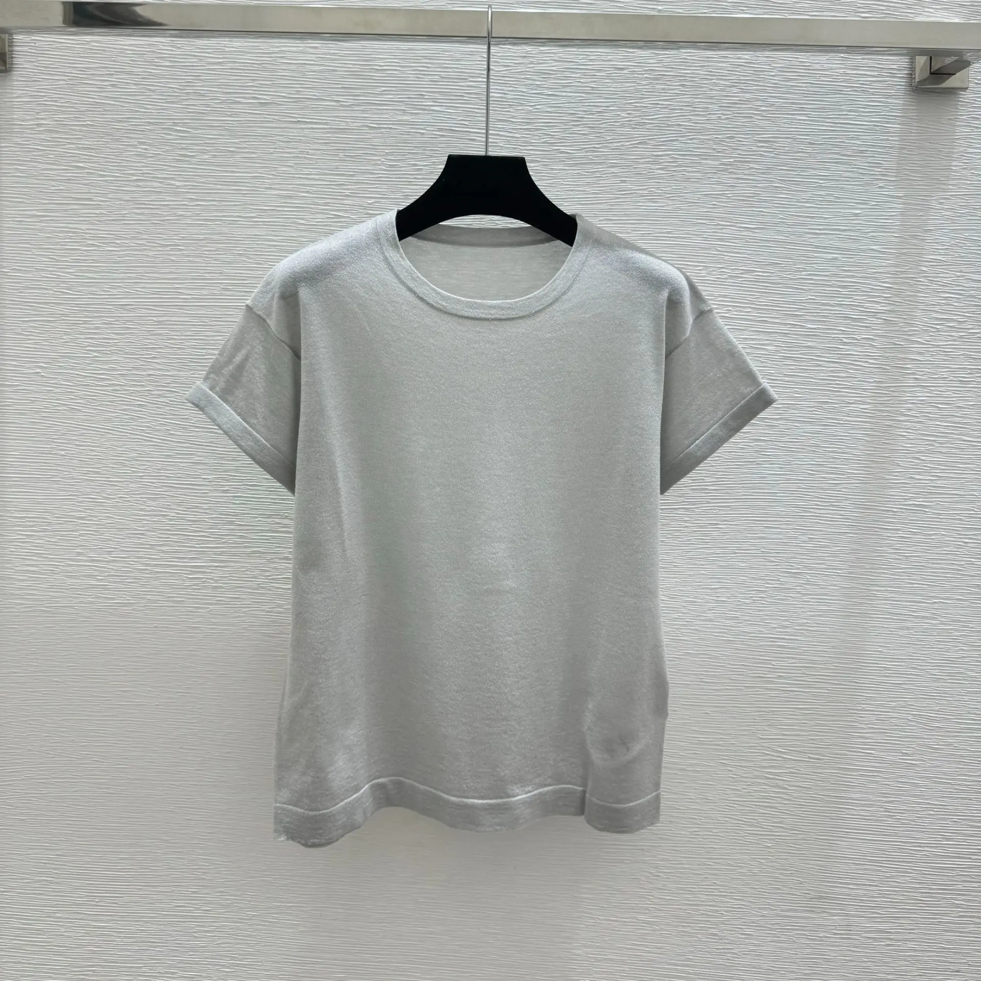 Women'S Retro-Style Cashmere & Silk Blend T-Shirt — High-Quality Shimmering Short-Sleeve Top
Women'S Retro-Style Cashmere & Silk Blend T-Shirt — High-Quality Shimmering Short-Sleeve Top