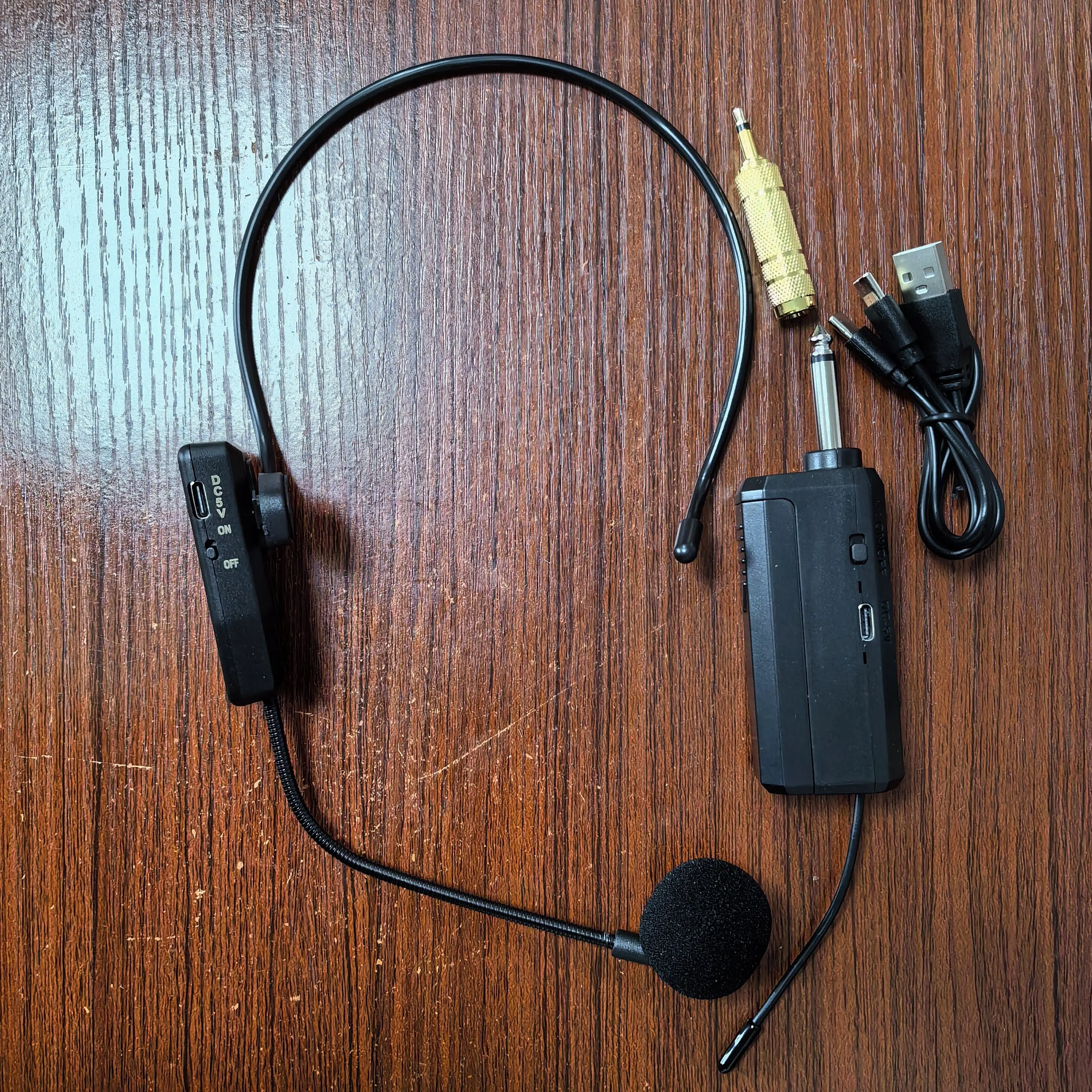 2.4G wireless microphone headset microphone teaching stage performance teacher lectures Bluetooth audio mobile phone computer
2.4G wireless microphone headset microphone teaching stage performance teacher lectures Bluetooth audio mobile phone computer
