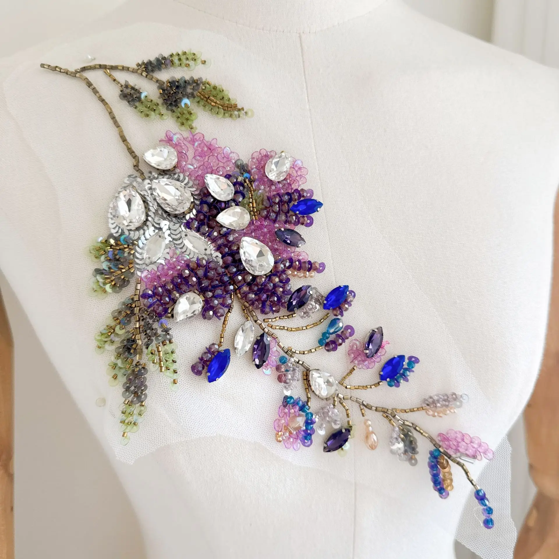 New Hand Beaded French Embroidery Clothing Accessory New Chinese Style Cheongsam Gown Brooch Pin Trim Accessory
New Hand Beaded French Embroidery Clothing Accessory New Chinese Style Cheongsam Gown Brooch Pin Trim Accessory