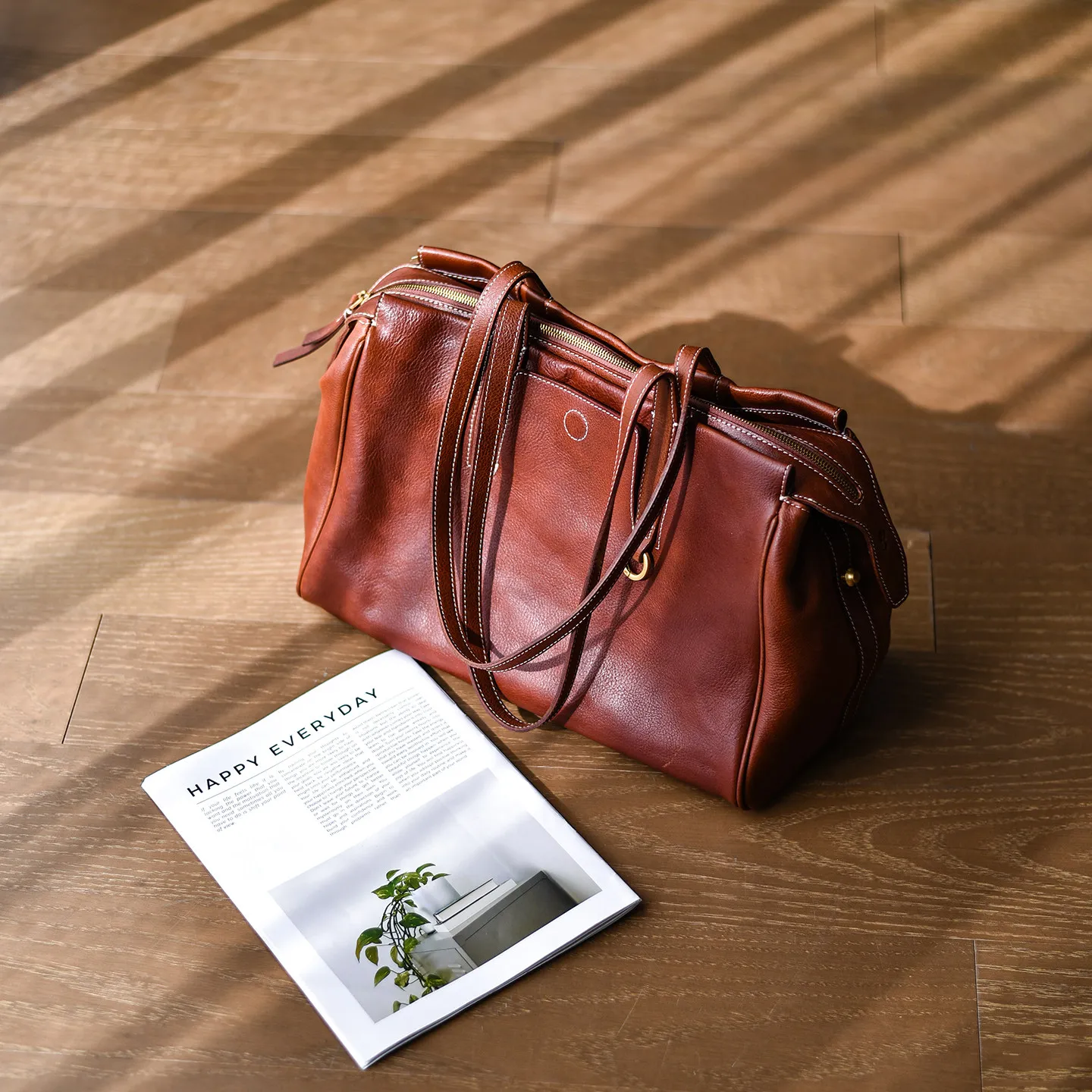 Сумка-тоут из натуральной кожи для женщин, большая вместительная сумка через плечо, модная сумка ручной работы из натуральной коровьей кожи для выходных.
Сумка-тоут из натуральной кожи для женщин, большая вместительная сумка через плечо, модная сумка ручной работы из натуральной коровьей кожи для выходных.