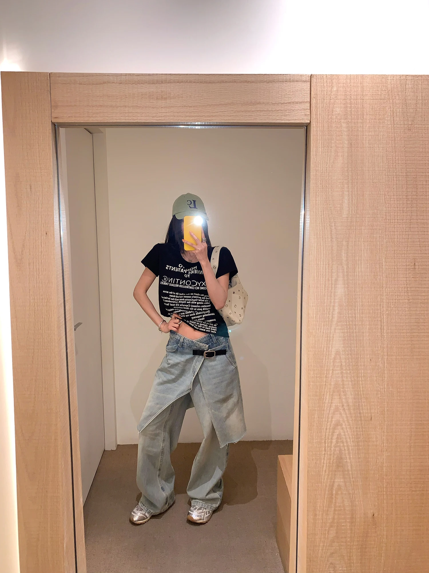 Worn-In Look Wide Leg Jeans Button Waist Head Irregular Washed Leather Strap Buckle Ladies Spring Season Natural Waist Jeans
Worn-In Look Wide Leg Jeans Button Waist Head Irregular Washed Leather Strap Buckle Ladies Spring Season Natural Waist Jeans