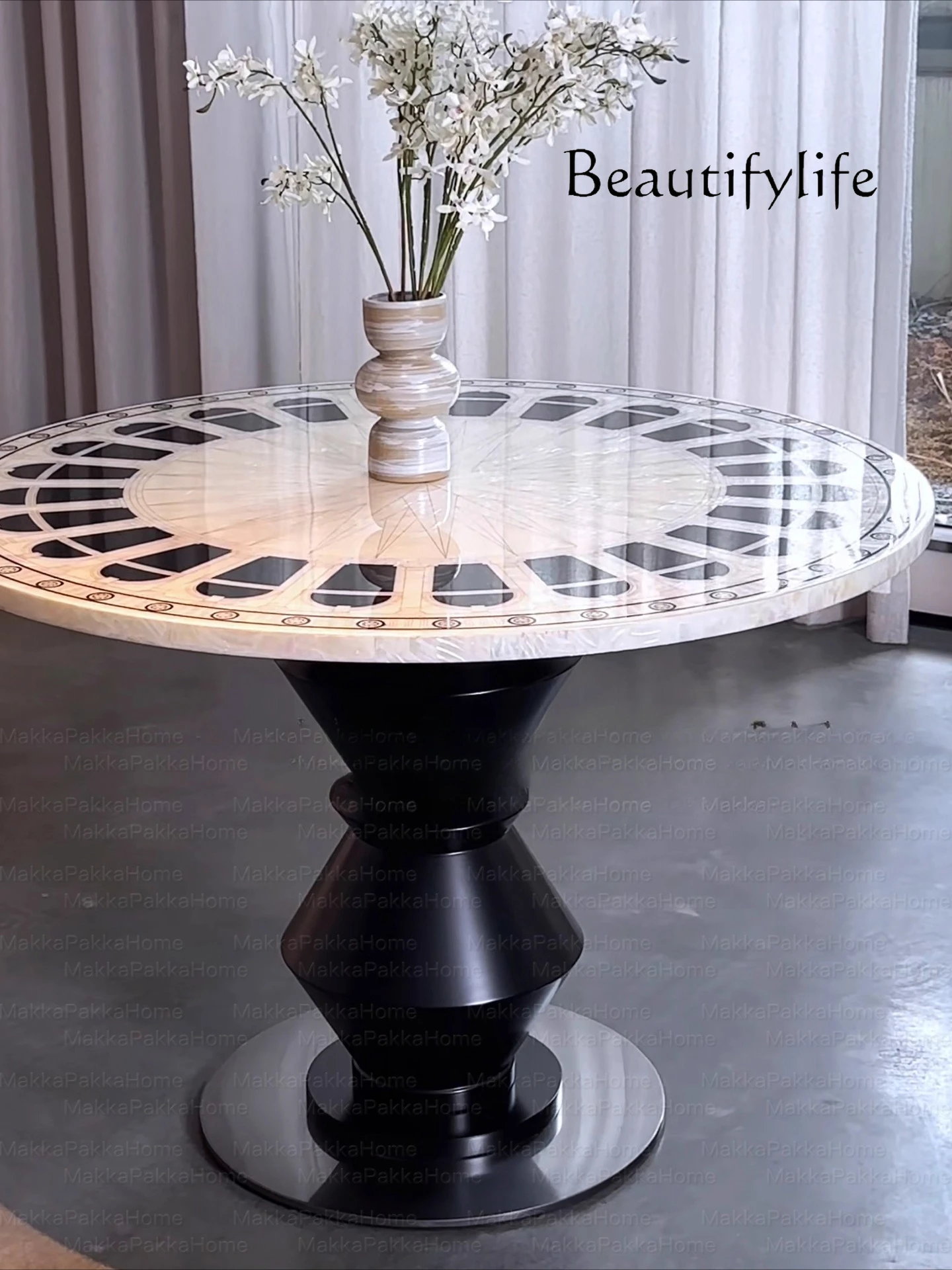 French antique designer creative shell round dining table Italian light luxury high sense solid wood round dining table
French antique designer creative shell round dining table Italian light luxury high sense solid wood round dining table
