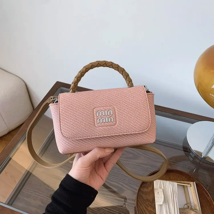 2025New High-end Niche Women's Messenger Small Square Bag Fashionable Simple Versatile Ideal Portable Shoulder Bag for Commuting
2025New High-end Niche Women's Messenger Small Square Bag Fashionable Simple Versatile Ideal Portable Shoulder Bag for Commuting