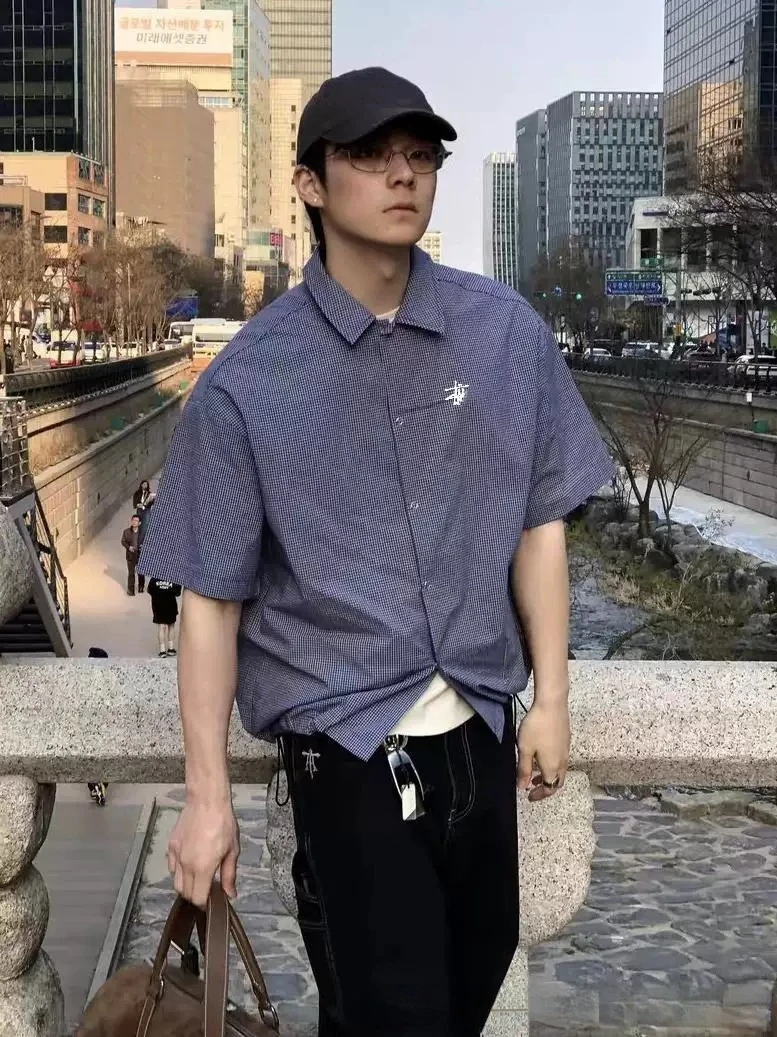 Stus Summer New Blue Plaid Drawstring Hem Short Sleeve Shirt Unisex Casual Cotton Breathable Button down Shirt
Stus Summer New Blue Plaid Drawstring Hem Short Sleeve Shirt Unisex Casual Cotton Breathable Button down Shirt