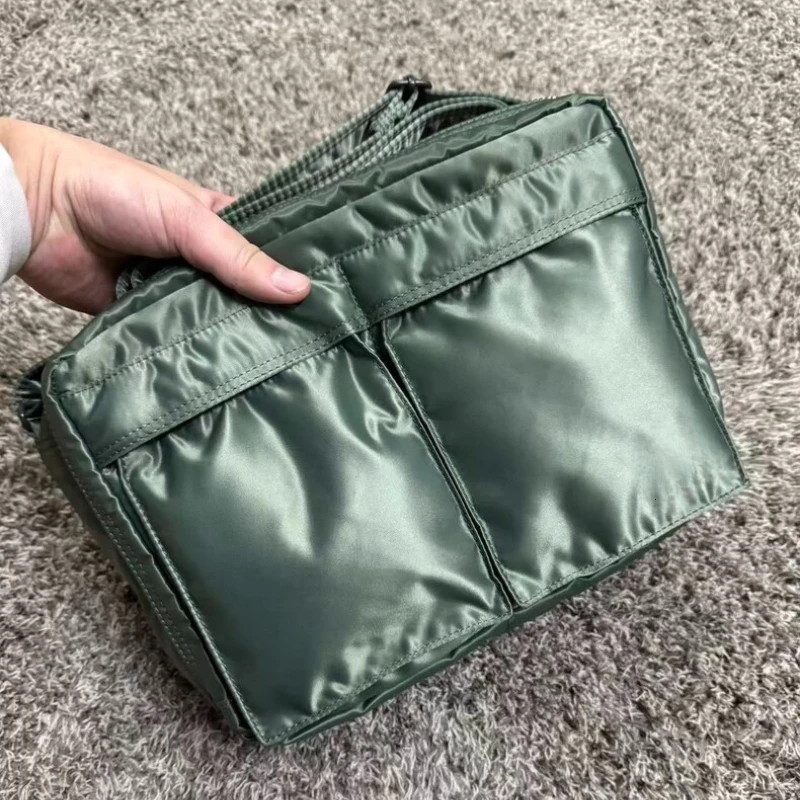2026SS Ultra Light Quilted Nylon Large Messenger Bag Unisex Crossbody Shoulder Bag Casual Commuter Outdoor Daily Travel Handbag
2026SS Ultra Light Quilted Nylon Large Messenger Bag Unisex Crossbody Shoulder Bag Casual Commuter Outdoor Daily Travel Handbag