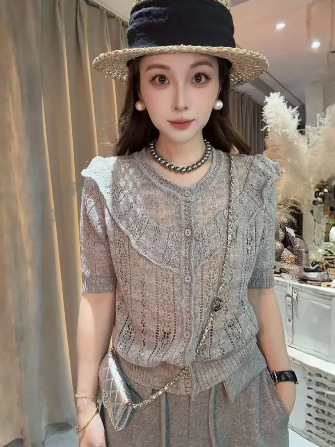 Gray Lace Hem Hollow out Short Sleeve Ice Silk Knitted Top Women's Summer Design Unique Beautiful Slimming Casual Style
Gray Lace Hem Hollow out Short Sleeve Ice Silk Knitted Top Women's Summer Design Unique Beautiful Slimming Casual Style