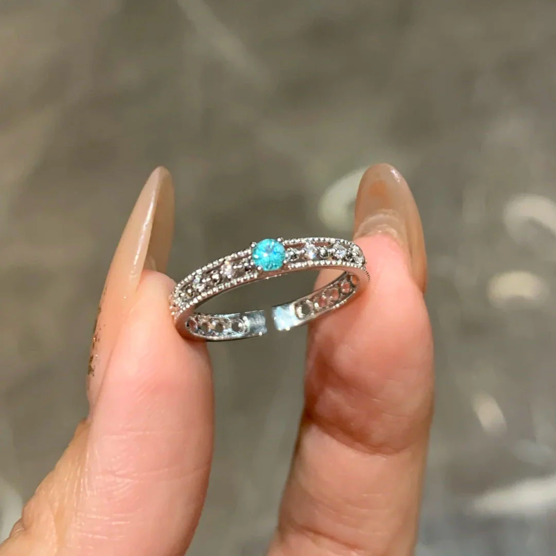 Original designer's inlay diamonds hollow out blue rings for women trendy and unique ring high-end and exquisite party jewelry
Original designer's inlay diamonds hollow out blue rings for women trendy and unique ring high-end and exquisite party jewelry