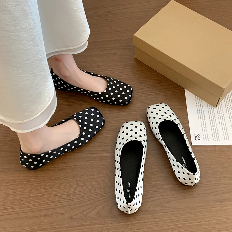 Polka Dot Women Ballet Flats Comfortable Square Toe Shallow Shoes 2026 New Spring Autumn Vintage Ladies Dress Mary Jane Shoes
Polka Dot Women Ballet Flats Comfortable Square Toe Shallow Shoes 2026 New Spring Autumn Vintage Ladies Dress Mary Jane Shoes