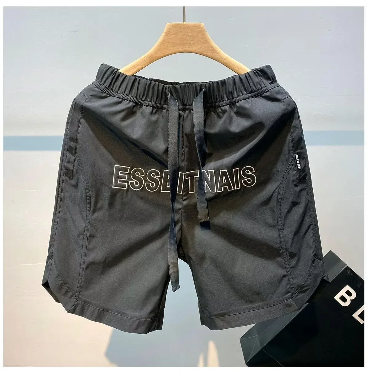 2025Summer New American Shorts Men's Trendy Brand Thin Design Sense Niche Loose Fit Plus Size Sports Casual Five Quarter Pants
2025Summer New American Shorts Men's Trendy Brand Thin Design Sense Niche Loose Fit Plus Size Sports Casual Five Quarter Pants