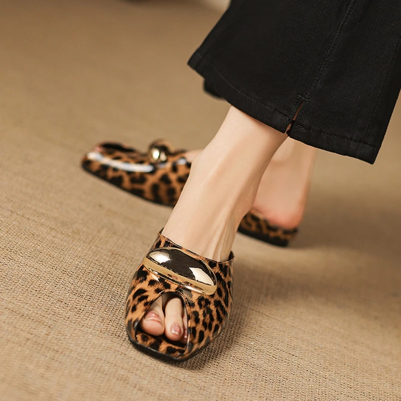 NEW Summer Women Sandals Split Leather Shoes for Women Peep Toe Low Heel Shoes Casual Printing Leopard Women Slippers Daily Shoe
NEW Summer Women Sandals Split Leather Shoes for Women Peep Toe Low Heel Shoes Casual Printing Leopard Women Slippers Daily Shoe
