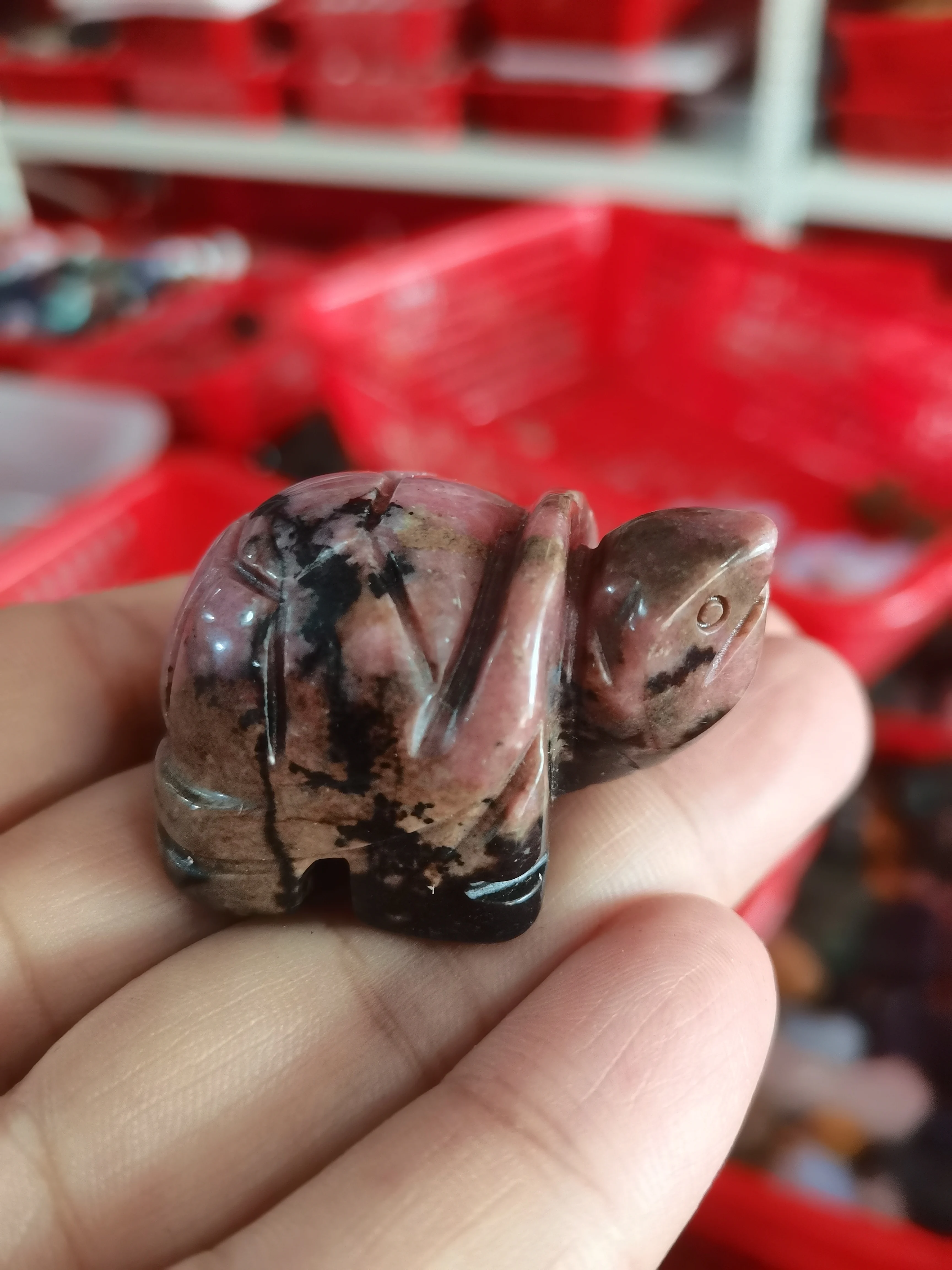 Turtle Statue Natural Rose Stone Carved Reiki Healing Crystal Animal Figurine Feng Shui Crafts Home Decoration
Turtle Statue Natural Rose Stone Carved Reiki Healing Crystal Animal Figurine Feng Shui Crafts Home Decoration