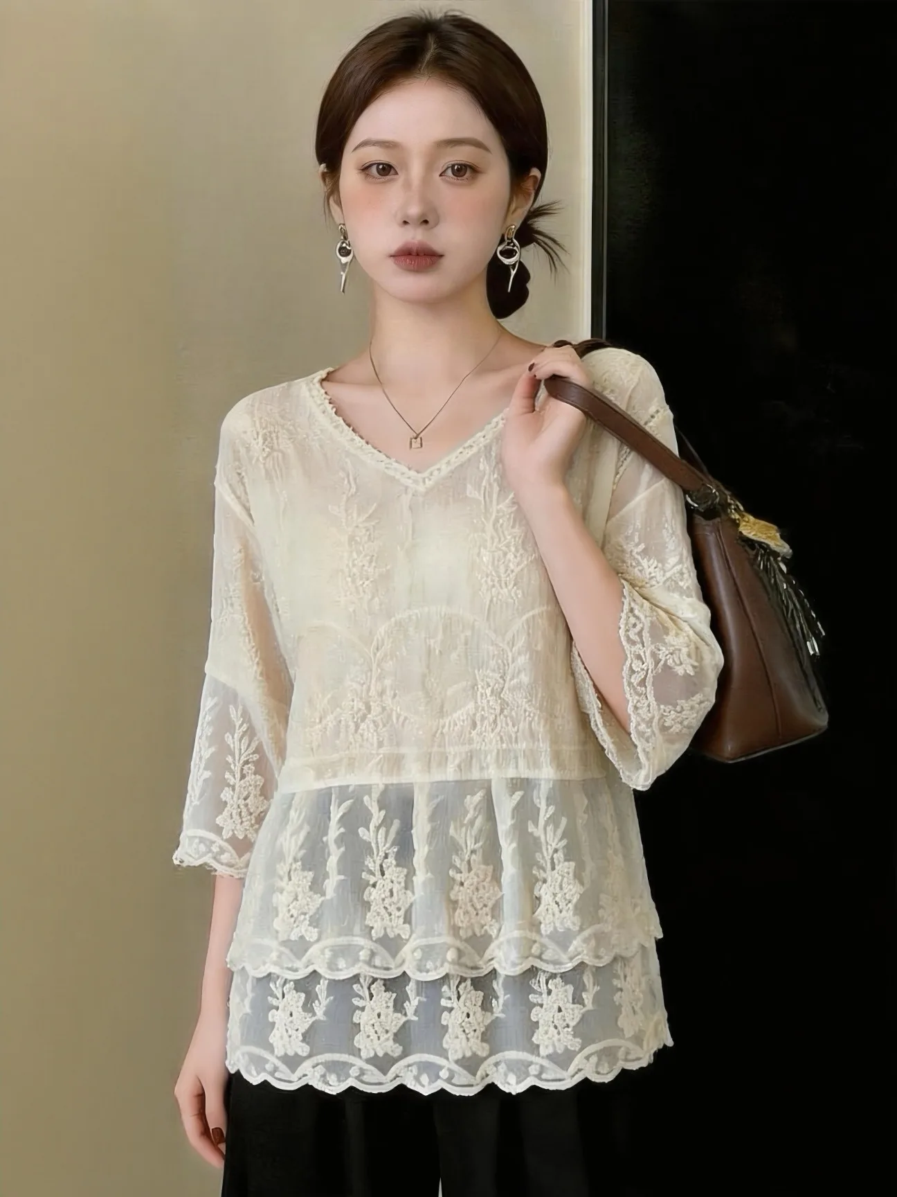plus Size Women's T-Shirt Embroidered Lace Loose Fit V-Neck Short Sleeve Casual Cotton Blend Summer Top Pear Body Type
plus Size Women's T-Shirt Embroidered Lace Loose Fit V-Neck Short Sleeve Casual Cotton Blend Summer Top Pear Body Type