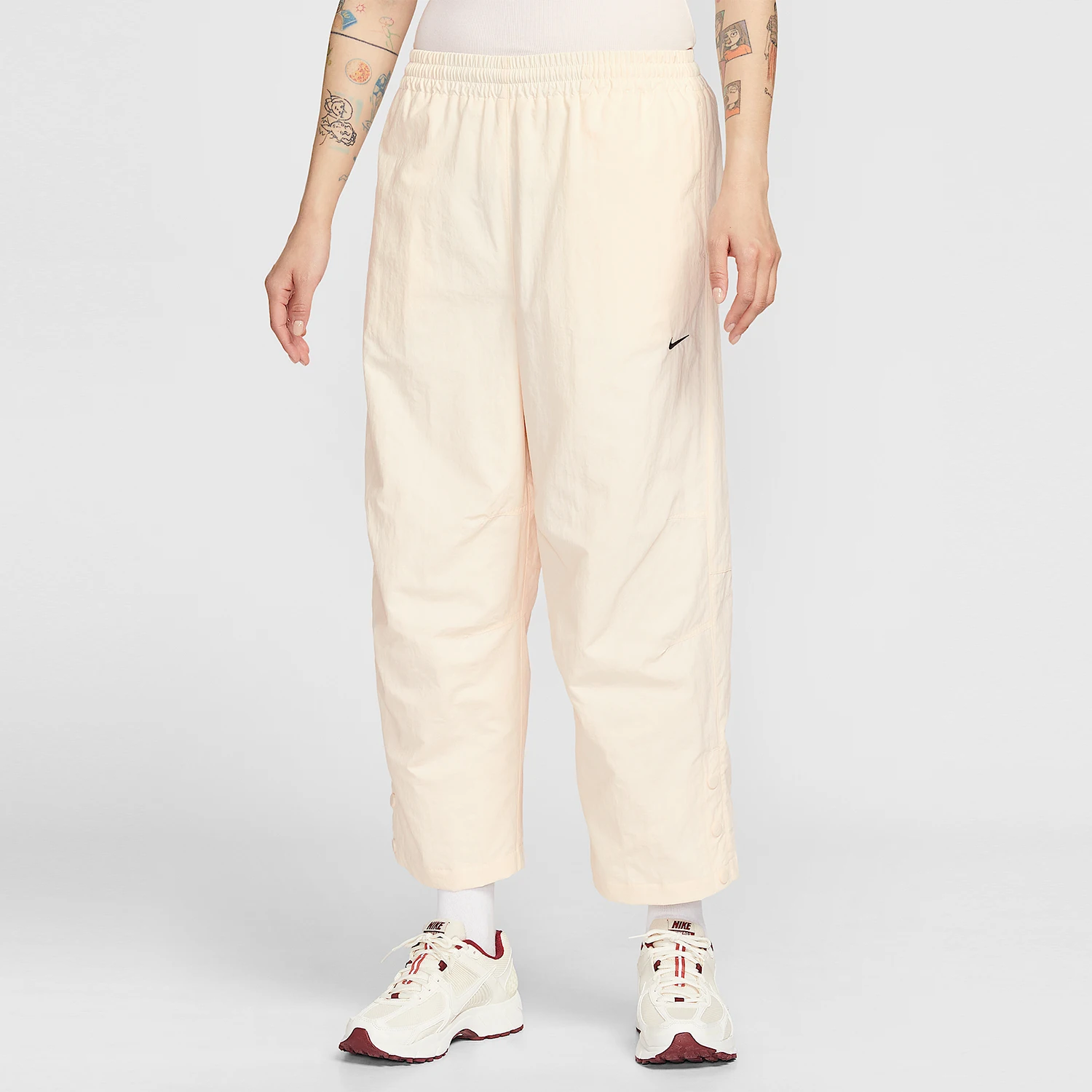 Nike Authentic Sportswear Women's Woven High-Waist Simple Pants IF0221-103
Nike Authentic Sportswear Women's Woven High-Waist Simple Pants IF0221-103