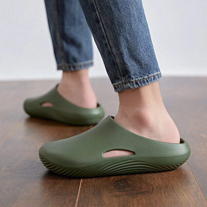 A Pair of Summer Men's Wear-Resistant Clogs, New Non-Slip Thick-Soled Beach Shoes, Comfortable Slippers for Outdoor Wear
A Pair of Summer Men's Wear-Resistant Clogs, New Non-Slip Thick-Soled Beach Shoes, Comfortable Slippers for Outdoor Wear