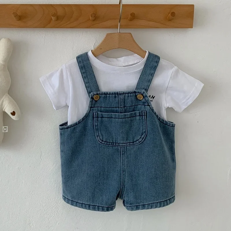 Baby clothes summer children's pure cotton letter short sleeved set, boys and girls T-shirt+denim strap pants two-piece set
Baby clothes summer children's pure cotton letter short sleeved set, boys and girls T-shirt+denim strap pants two-piece set