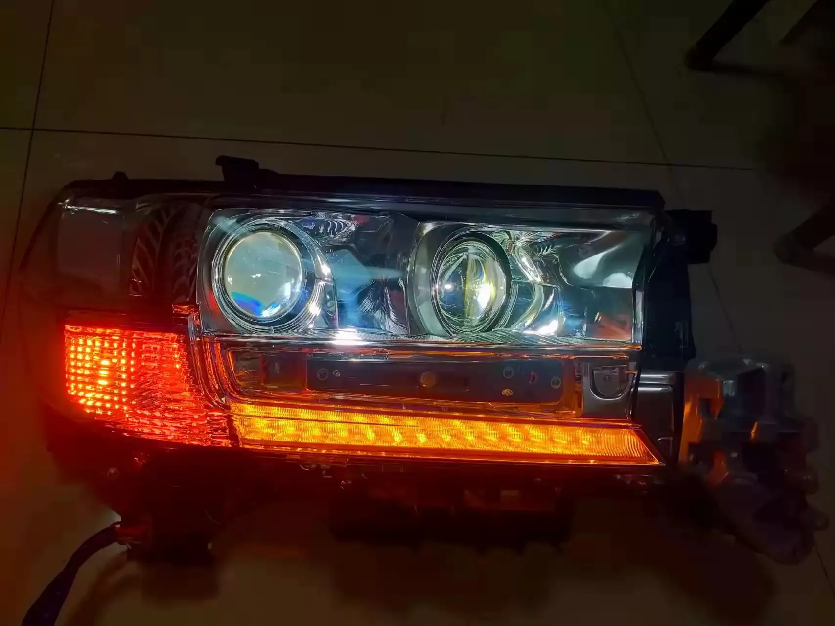 Автомобильная светодиодная фара, передняя фара для Toyota Land Cruiser DRL, поворотный сигнал, объектив проектора Angel Eye
Автомобильная светодиодная фара, передняя фара для Toyota Land Cruiser DRL, поворотный сигнал, объектив проектора Angel Eye