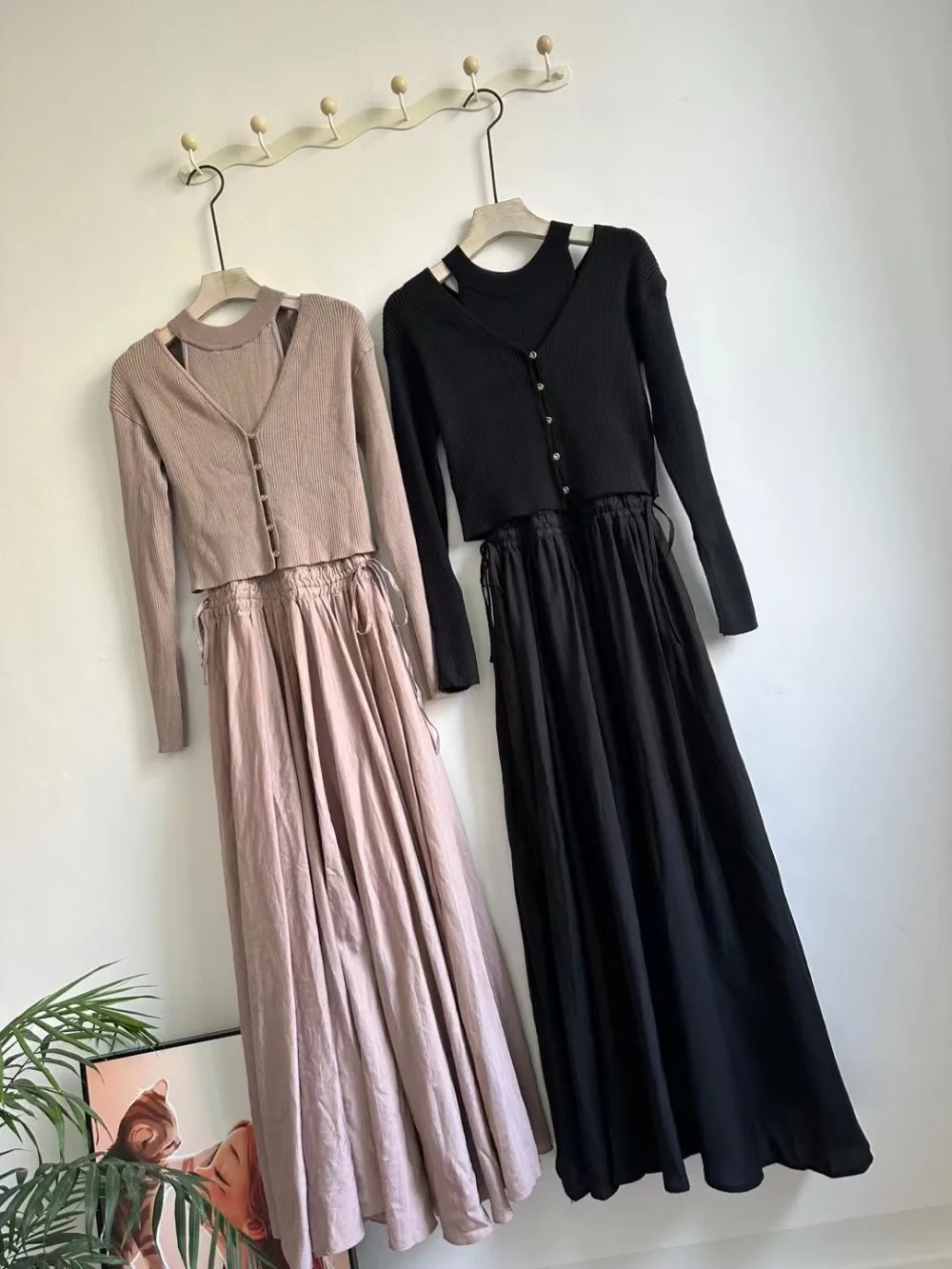 Two Piece Set for Women Halter Spliced Knit Big Swing Vestidos + V-neck Single Breasted Cardigan Springl Winter Dress Sets
Two Piece Set for Women Halter Spliced Knit Big Swing Vestidos + V-neck Single Breasted Cardigan Springl Winter Dress Sets