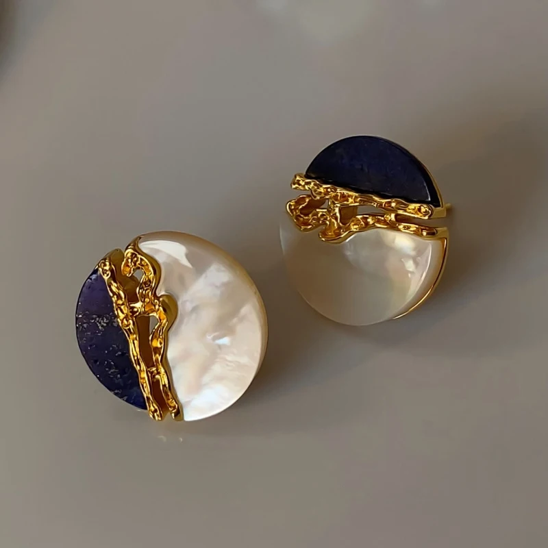 Chinese lapis lazuli natural white pearl stud earrings retro literary round gorgeous ear accessory
Chinese lapis lazuli natural white pearl stud earrings retro literary round gorgeous ear accessory