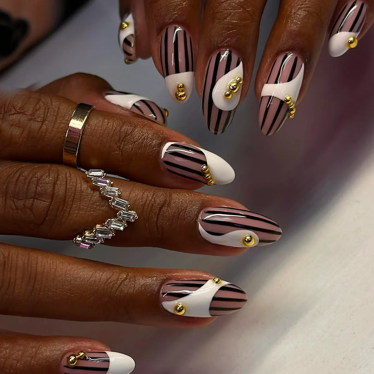 24PCS Almond False Nudes Press on Nails White French Tip with Star Stripe Flower Patterns Simple Glue on Fake Nails for Women
24PCS Almond False Nudes Press on Nails White French Tip with Star Stripe Flower Patterns Simple Glue on Fake Nails for Women