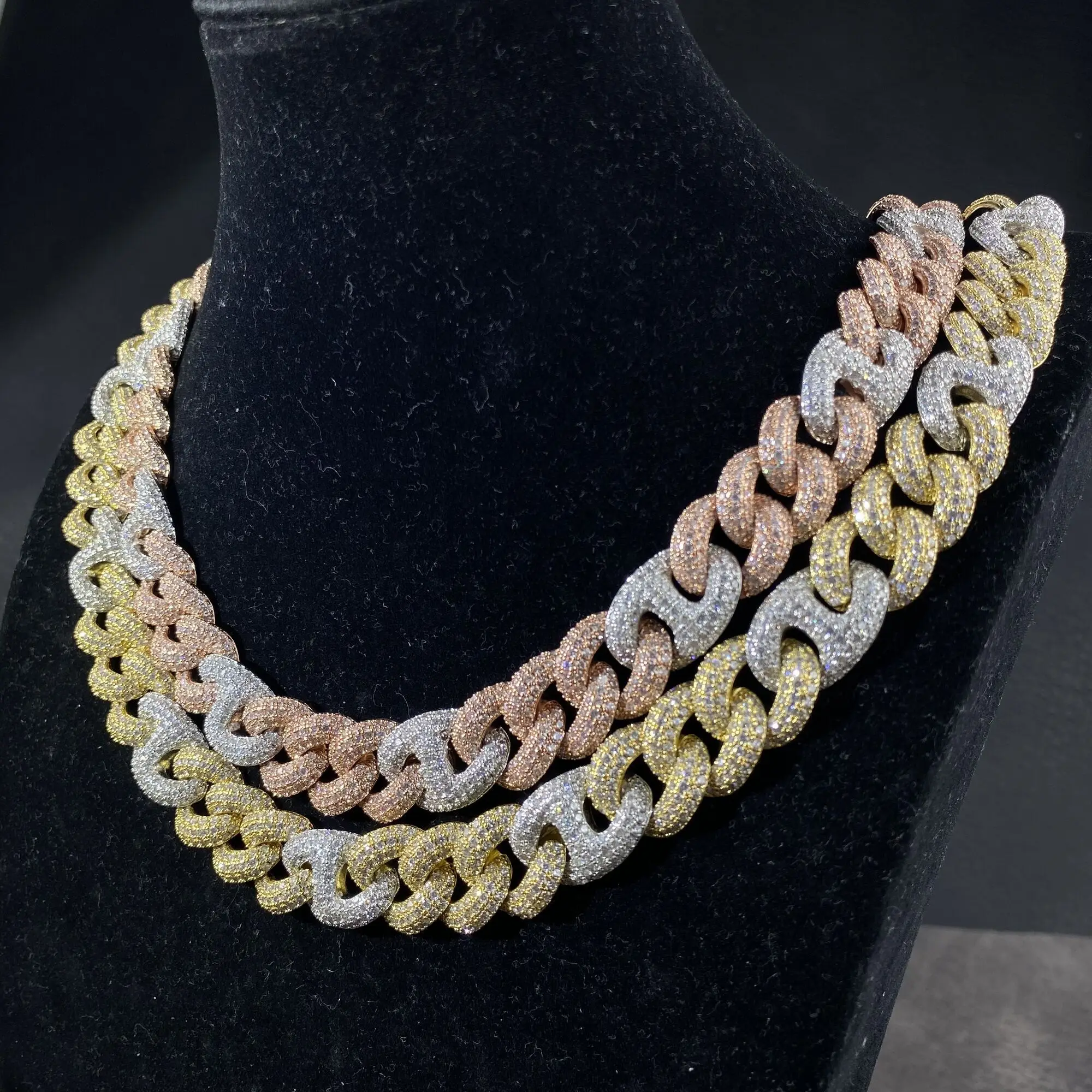 Wholesale Hip Hop style 15mm pig nose Iced Out Miami cuban link chain link necklace jewelry for Men Choker Jewelry
Wholesale Hip Hop style 15mm pig nose Iced Out Miami cuban link chain link necklace jewelry for Men Choker Jewelry