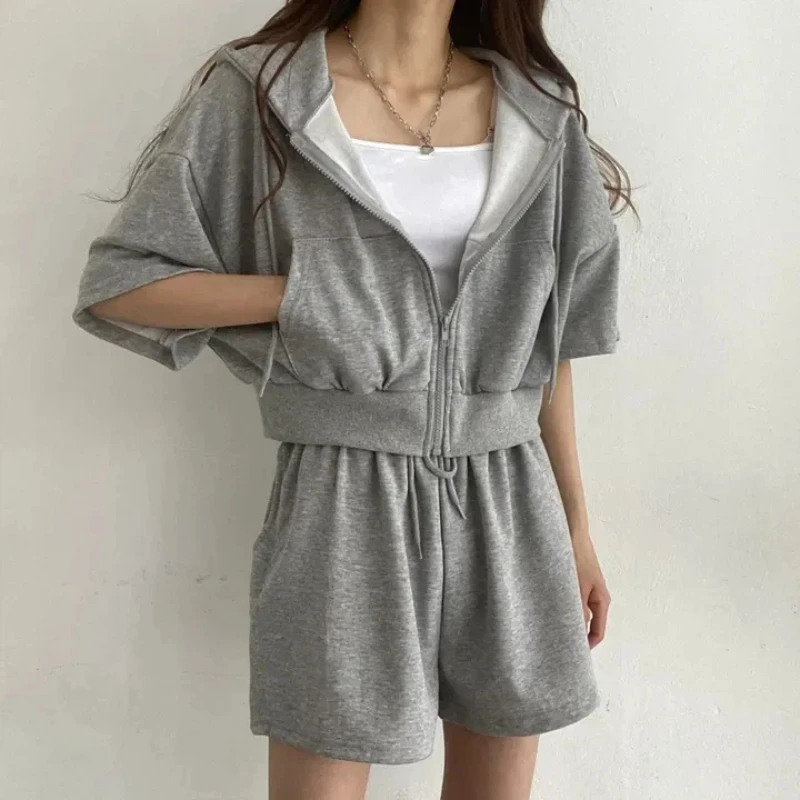 Women's Cotton Short Sleeve Hoodie and Shorts Set Casual Summer Tracksuit
Women's Cotton Short Sleeve Hoodie and Shorts Set Casual Summer Tracksuit
