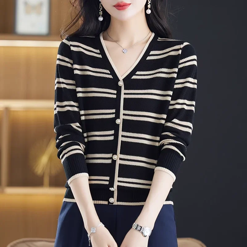 Autumn Winter Striped Fashion Long Sleeve Cardigans Sweater Korean New Fashion V-neck Loose Casual Versatile Women Knitted Tops
Autumn Winter Striped Fashion Long Sleeve Cardigans Sweater Korean New Fashion V-neck Loose Casual Versatile Women Knitted Tops