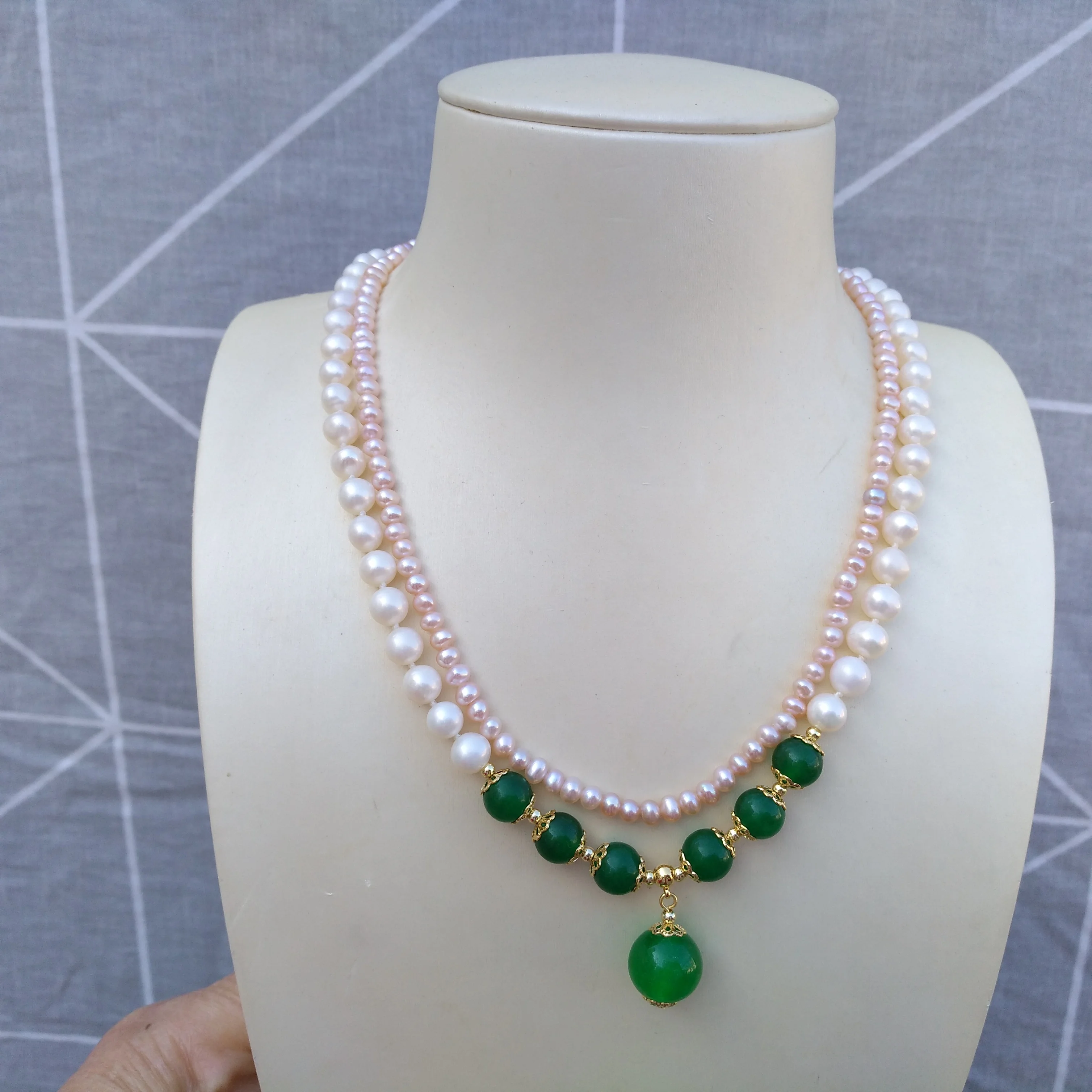 2row Natural White Multi-color South Sea Pearl + green jasper Necklace 45cm We specialize in pearl jewelry.
2row Natural White Multi-color South Sea Pearl + green jasper Necklace 45cm We specialize in pearl jewelry.