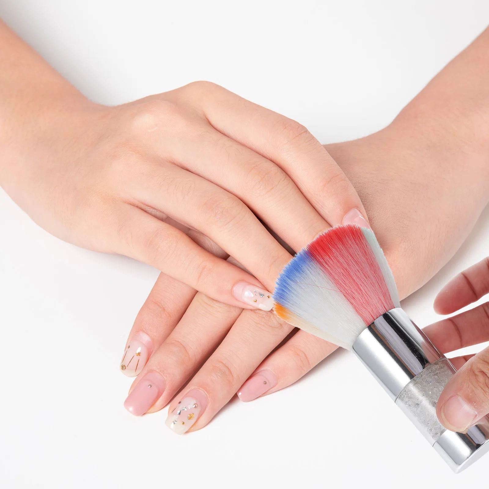 Премиальная компактная щеточка для чистки ногтей, удаления пыли при маникюре и педикюре, для гель-лака, пудры, румян, страз
Премиальная компактная щеточка для чистки ногтей, удаления пыли при маникюре и педикюре, для гель-лака, пудры, румян, страз