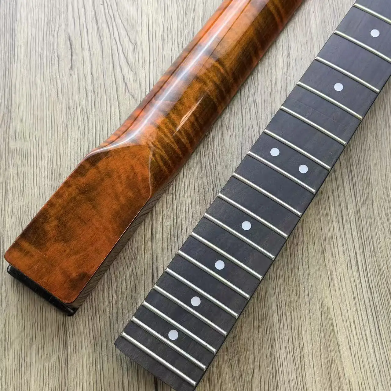 High-End Electric Guitar Neck Flame Patterned TL 22-Fret Rosewood Fingerboard 9.5'' Radius Replacement Guitar Part
High-End Electric Guitar Neck Flame Patterned TL 22-Fret Rosewood Fingerboard 9.5'' Radius Replacement Guitar Part
