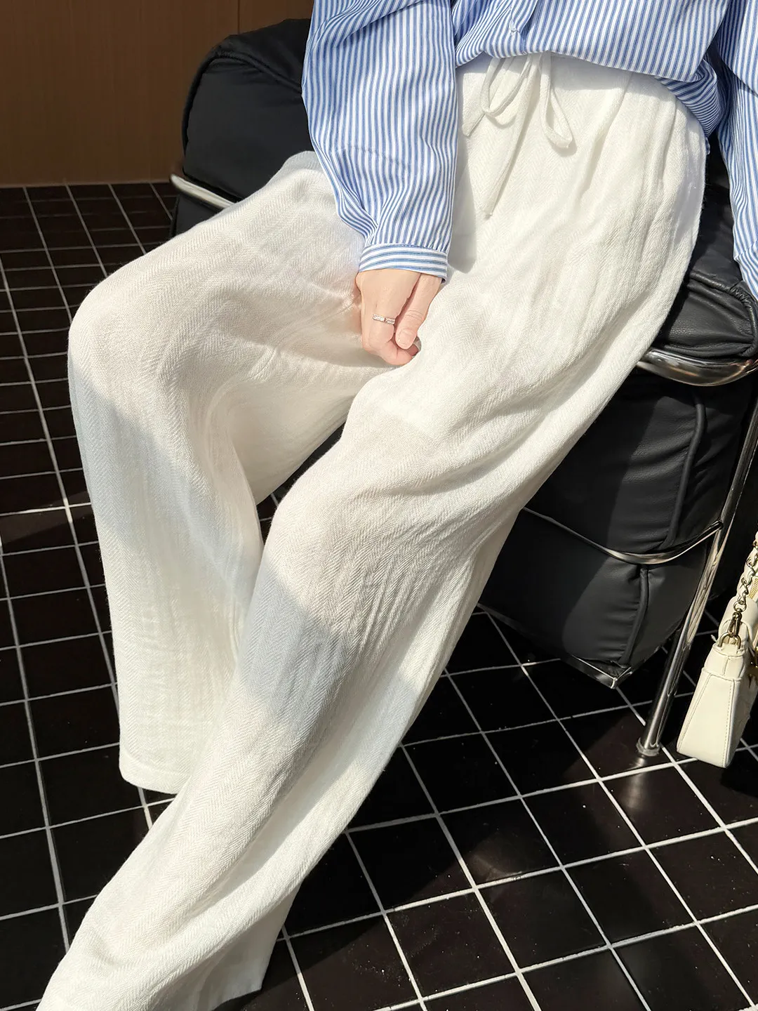 Summer New Cotton Linen Wide Leg Pants Women Casual Loose High Waist Personality Mid-Length Trousers Drawstring Design
Summer New Cotton Linen Wide Leg Pants Women Casual Loose High Waist Personality Mid-Length Trousers Drawstring Design