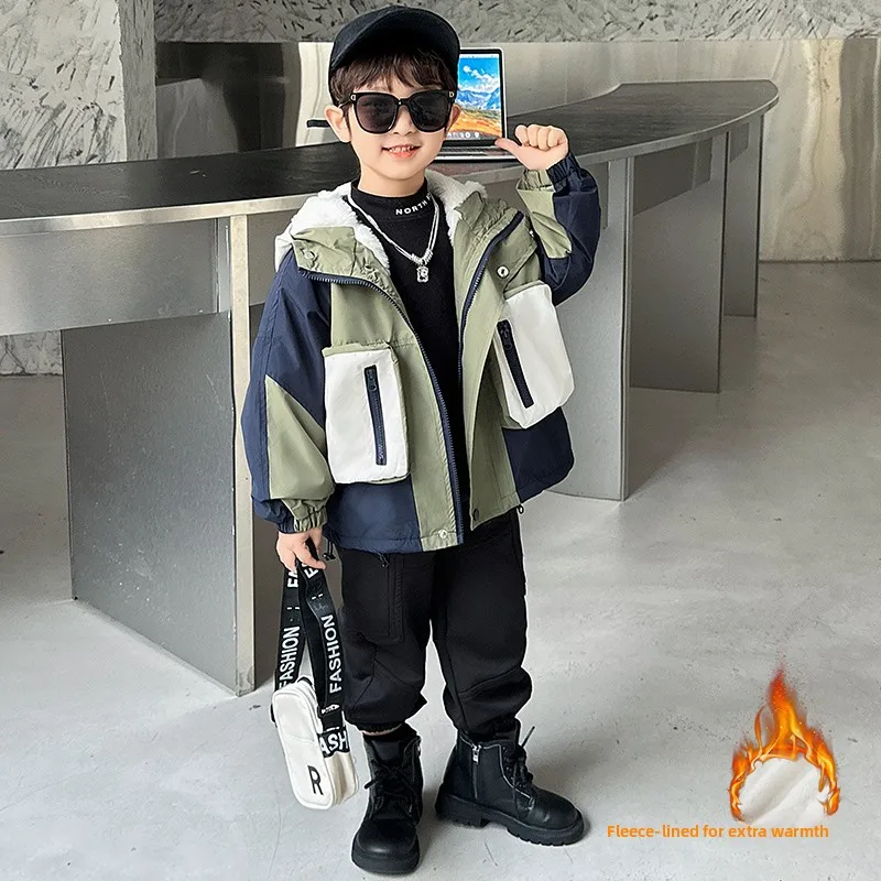 Утепленная зимняя куртка для мальчиков на флисовой подкладке, хлопковое стеганое пальто, молодежное модное пальто с воротником-стойкой, водонепроницаемое, на молнии, с длинными рукавами
Утепленная зимняя куртка для мальчиков на флисовой подкладке, хлопковое стеганое пальто, молодежное модное пальто с воротником-стойкой, водонепроницаемое, на молнии, с длинными рукавами