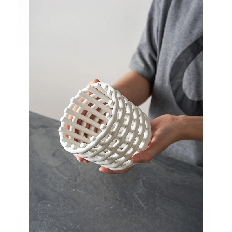 Modern art creative pen holder ornament ceramic storage basket fruit basket tray living room coffee table desktop decoration
Modern art creative pen holder ornament ceramic storage basket fruit basket tray living room coffee table desktop decoration