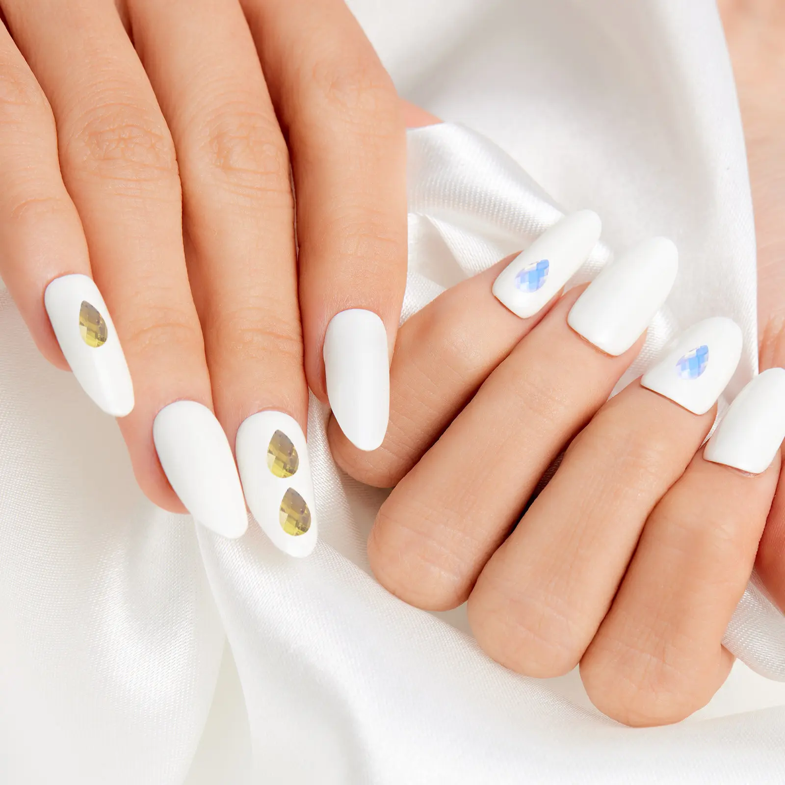 2 Boxes Exquisite Colored Nail Art Studs DIY Manicure Jewelry Decorative Nail Studs for Stage Performance Night Out Graduation
2 Boxes Exquisite Colored Nail Art Studs DIY Manicure Jewelry Decorative Nail Studs for Stage Performance Night Out Graduation