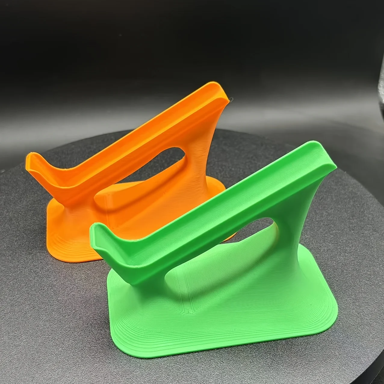 1pc Side-Lying Phone Holder, Suitable for Use on Beds, Sofas, Etc. Portable, Durable, and Practical, A Handy Little Tool
1pc Side-Lying Phone Holder, Suitable for Use on Beds, Sofas, Etc. Portable, Durable, and Practical, A Handy Little Tool