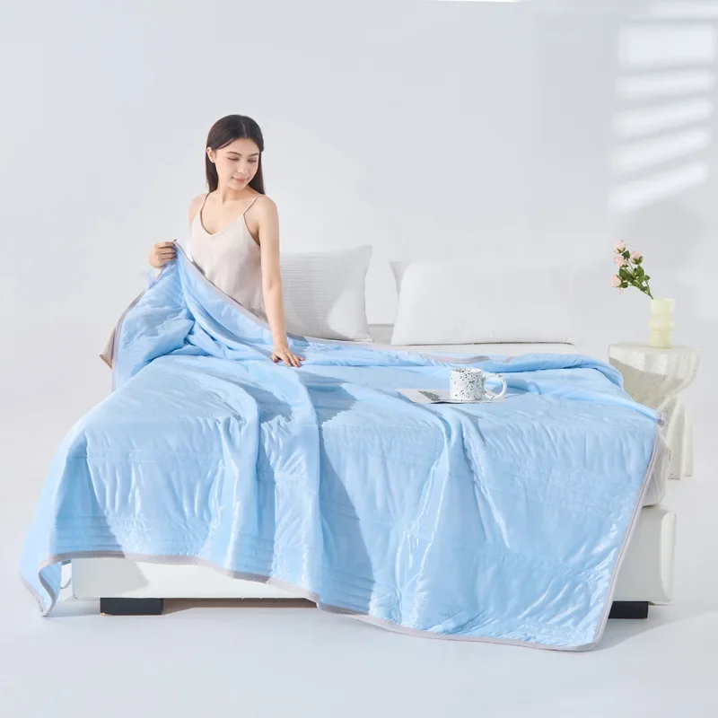 New cool silk Xia Liang quilt Class A solid color simple wind summer quilt cold Xia Liang air conditioner quilt
New cool silk Xia Liang quilt Class A solid color simple wind summer quilt cold Xia Liang air conditioner quilt