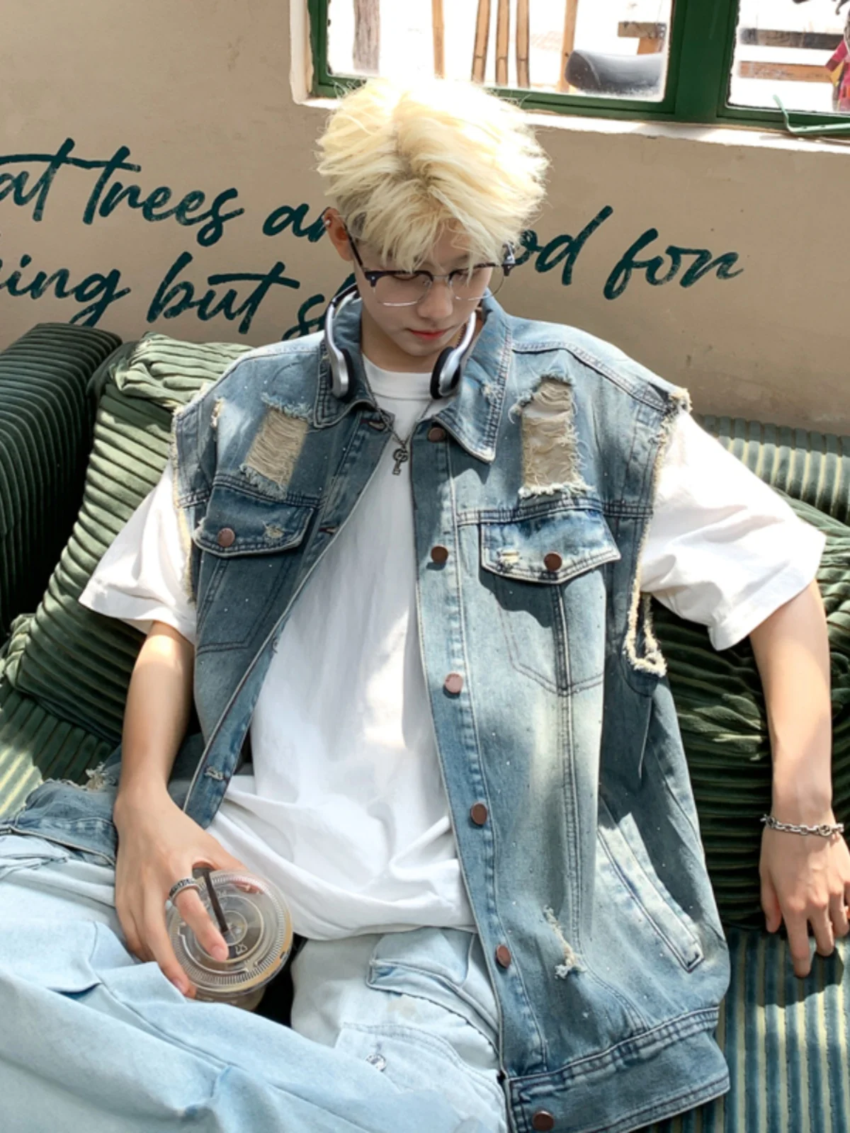 American Retro Waed Denim Jaet Vest Men Summer Hole Workwear Outerwear Trendy Brand oulder Pad Vest Loose Fit Youth ...
American Retro Waed Denim Jaet Vest Men Summer Hole Workwear Outerwear Trendy Brand oulder Pad Vest Loose Fit Youth ...