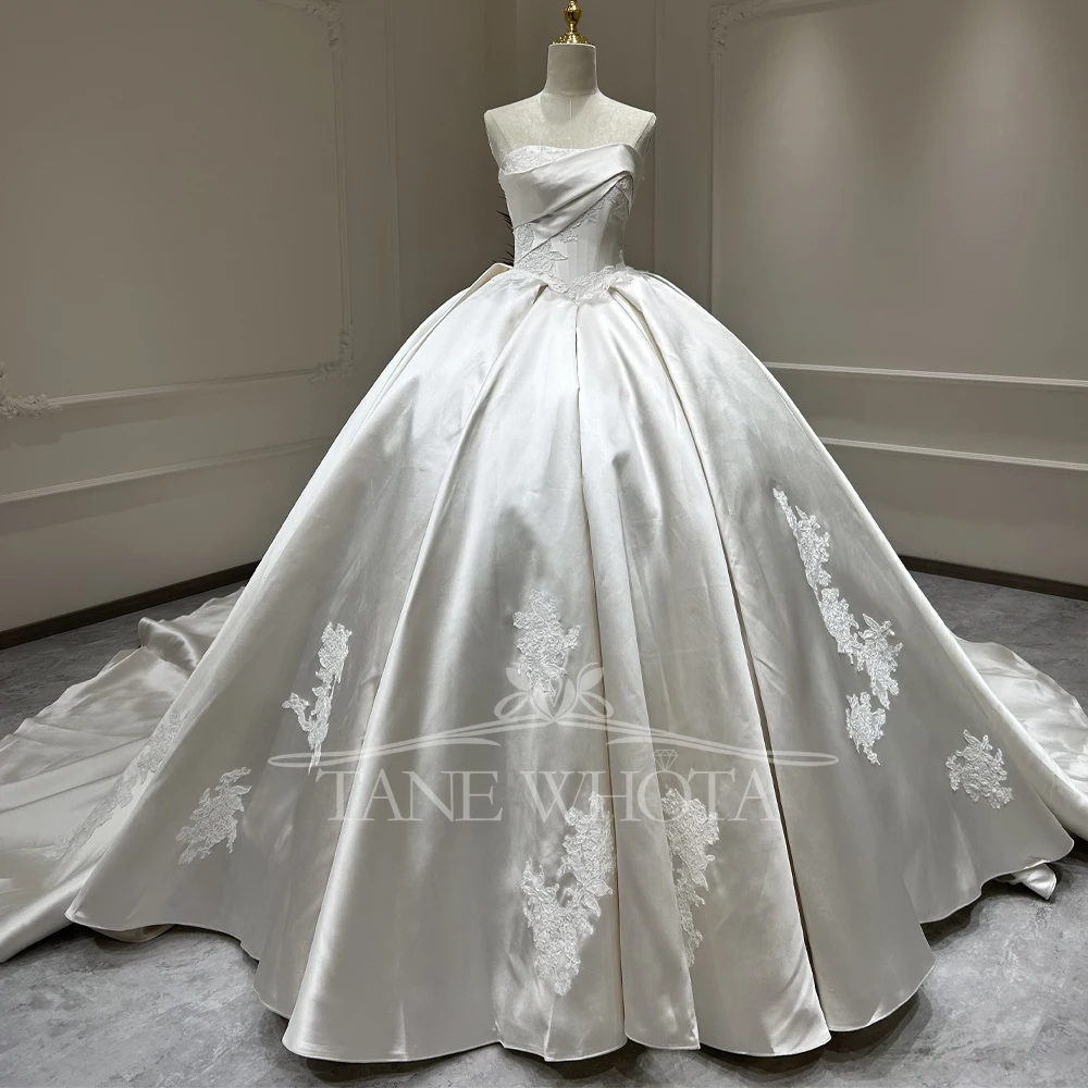 Wedding Dress Bride Strapless Lace Up Back Ruched Embroidery Customized Luxury Wedding Dress
Wedding Dress Bride Strapless Lace Up Back Ruched Embroidery Customized Luxury Wedding Dress