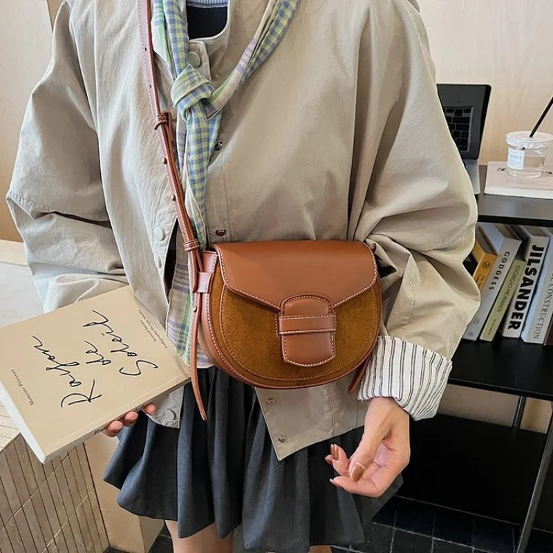 Vintage Lock Flap Bag For Women Designer Inspired Leather Crossbody Bag Retro Elegant
Vintage Lock Flap Bag For Women Designer Inspired Leather Crossbody Bag Retro Elegant