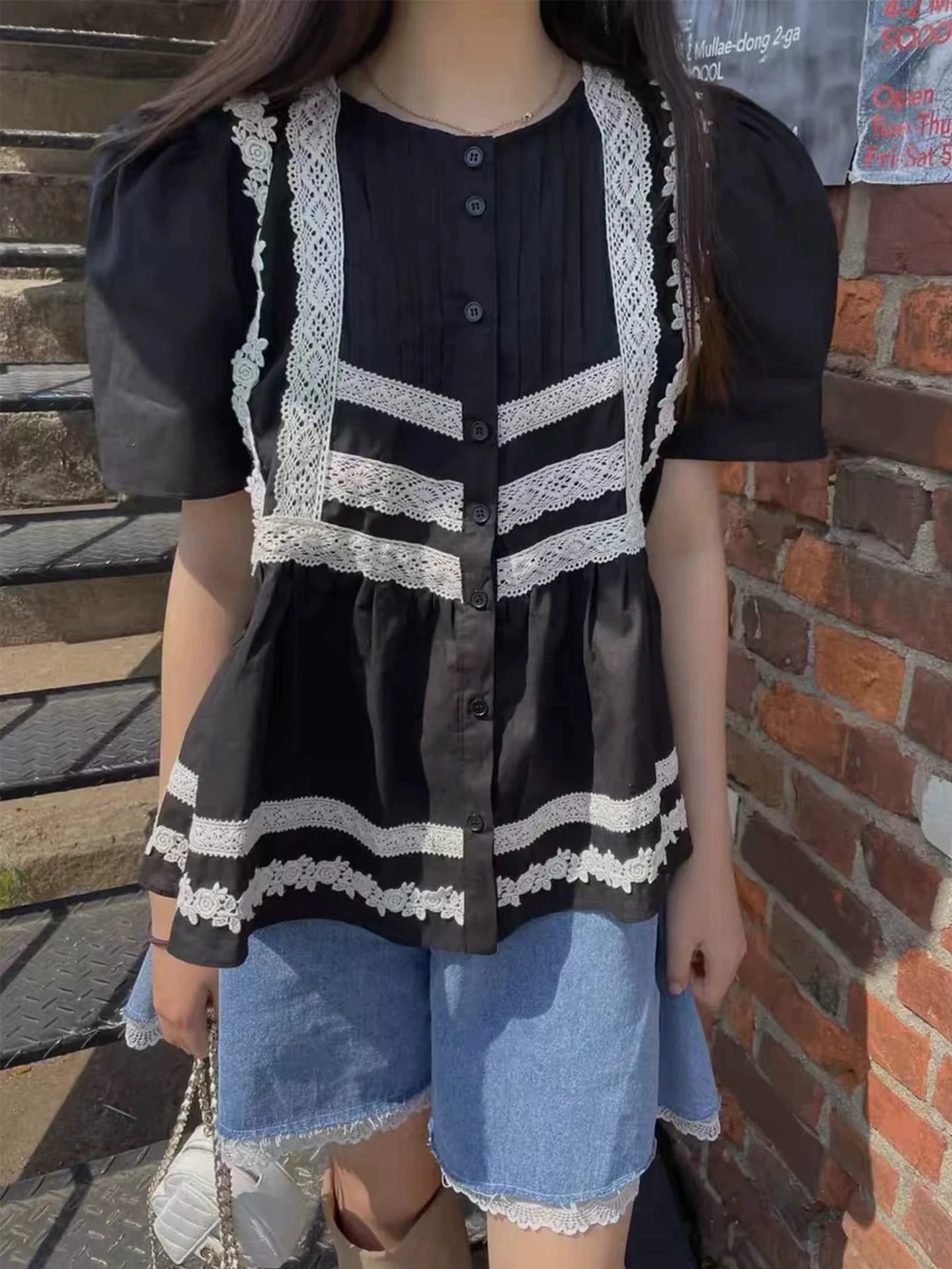 Retro Lace Patchwork Pleated Bubble Sleeve Shirt Women's Loose Casual Versatile Summer New Style Breathable Polyester Top
Retro Lace Patchwork Pleated Bubble Sleeve Shirt Women's Loose Casual Versatile Summer New Style Breathable Polyester Top