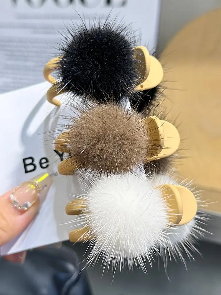 Cute Mink Fur Ball Grab Clip Autumn Winter Plush Bangs Clip Mink Fur Headwear Fur Women's Hair Accessory Hair Shark Clip
Cute Mink Fur Ball Grab Clip Autumn Winter Plush Bangs Clip Mink Fur Headwear Fur Women's Hair Accessory Hair Shark Clip