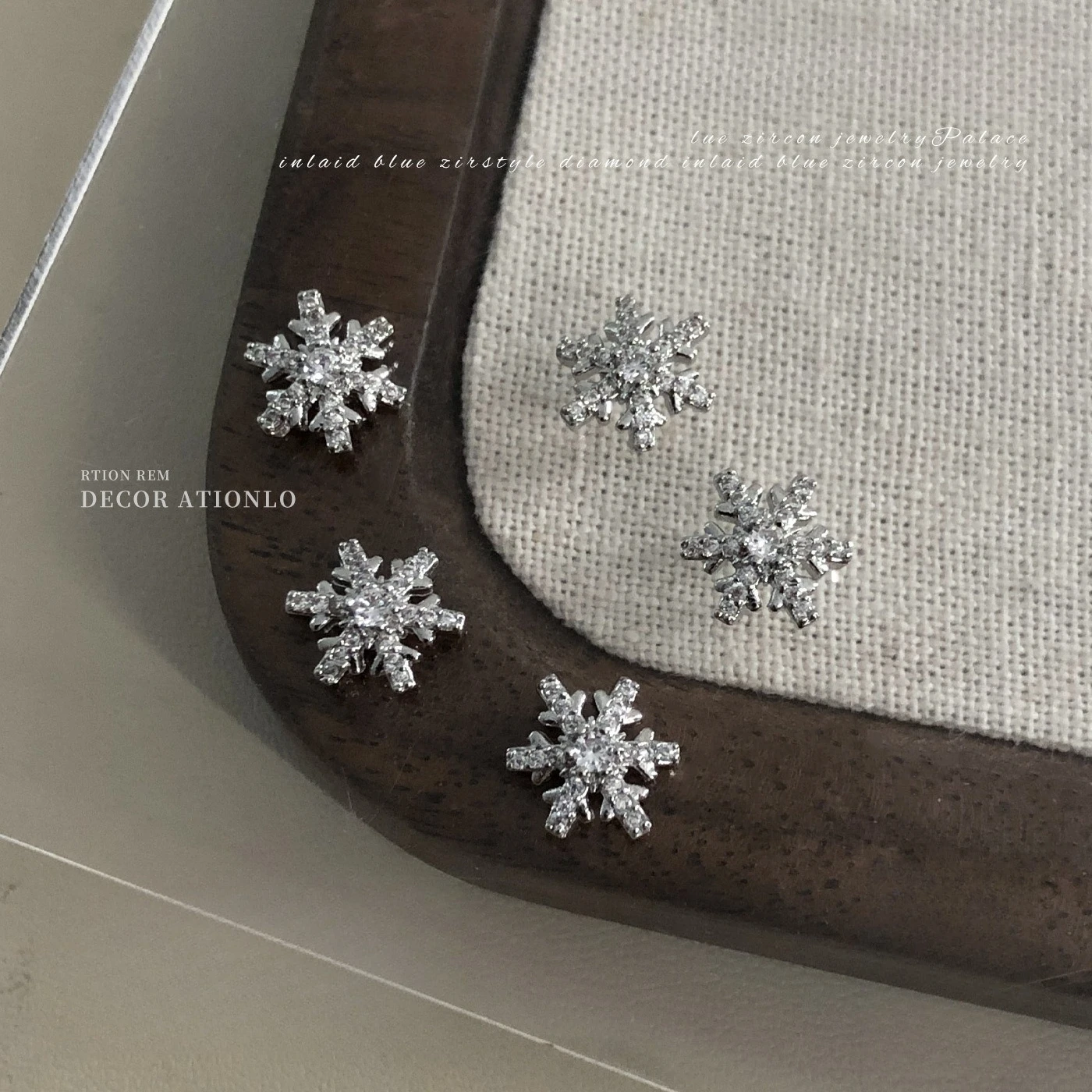 Зимний серебряный акриловый снежинка, нежный рождественский венок, циркон, украшения для дизайна ногтей, дизайнерские аксессуары, принадлежности для маникюра, инструмент
Зимний серебряный акриловый снежинка, нежный рождественский венок, циркон, украшения для дизайна ногтей, дизайнерские аксессуары, принадлежности для маникюра, инструмент