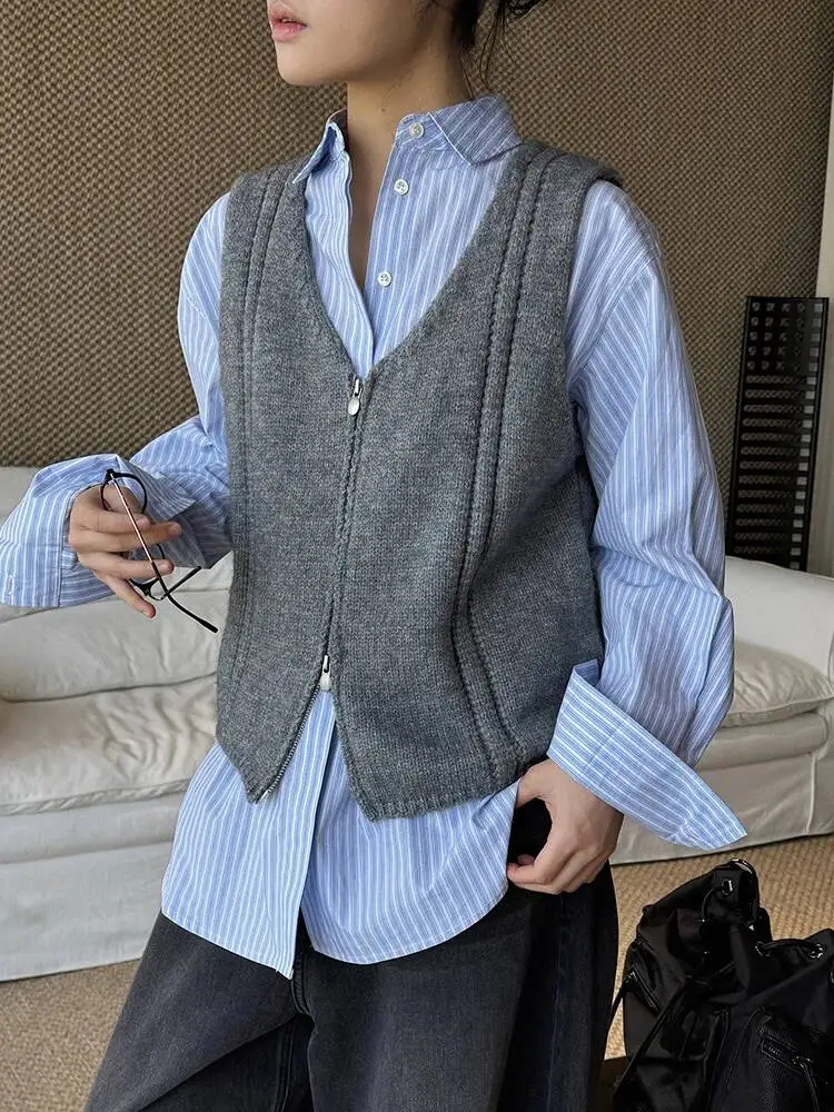 Женский серый вязаный жилет с двойными молниями, винтажный, приталенный, с V-образным вырезом, без рукавов, модный, весна-осень
Женский серый вязаный жилет с двойными молниями, винтажный, приталенный, с V-образным вырезом, без рукавов, модный, весна-осень