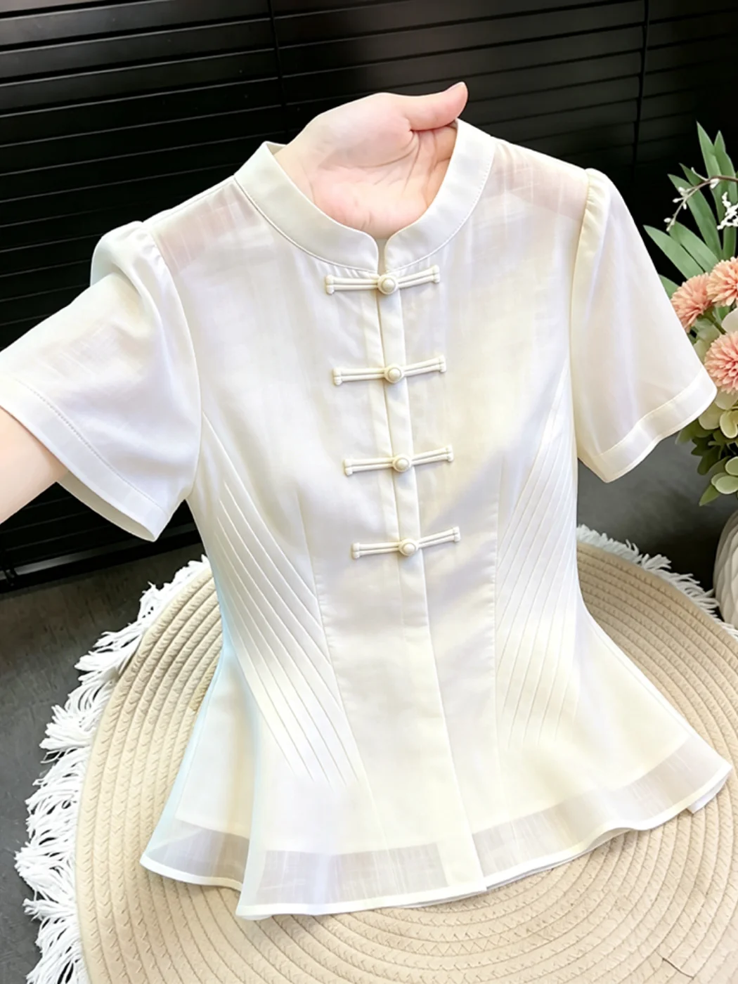 Elegant Slim Fit Shirt Women's Summer New Style Commute Short Sleeve Stand Collar Button up Top Fashion Design Waist Cinch
Elegant Slim Fit Shirt Women's Summer New Style Commute Short Sleeve Stand Collar Button up Top Fashion Design Waist Cinch
