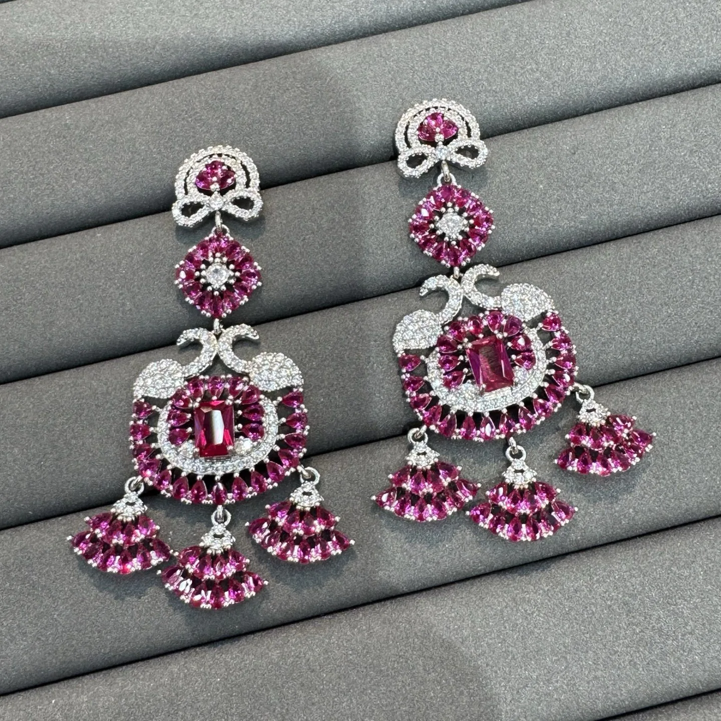 fashion cubic zirconia earrings for women luxury jewelry fushia pink yellow dangling earrings gala event party gif female
fashion cubic zirconia earrings for women luxury jewelry fushia pink yellow dangling earrings gala event party gif female