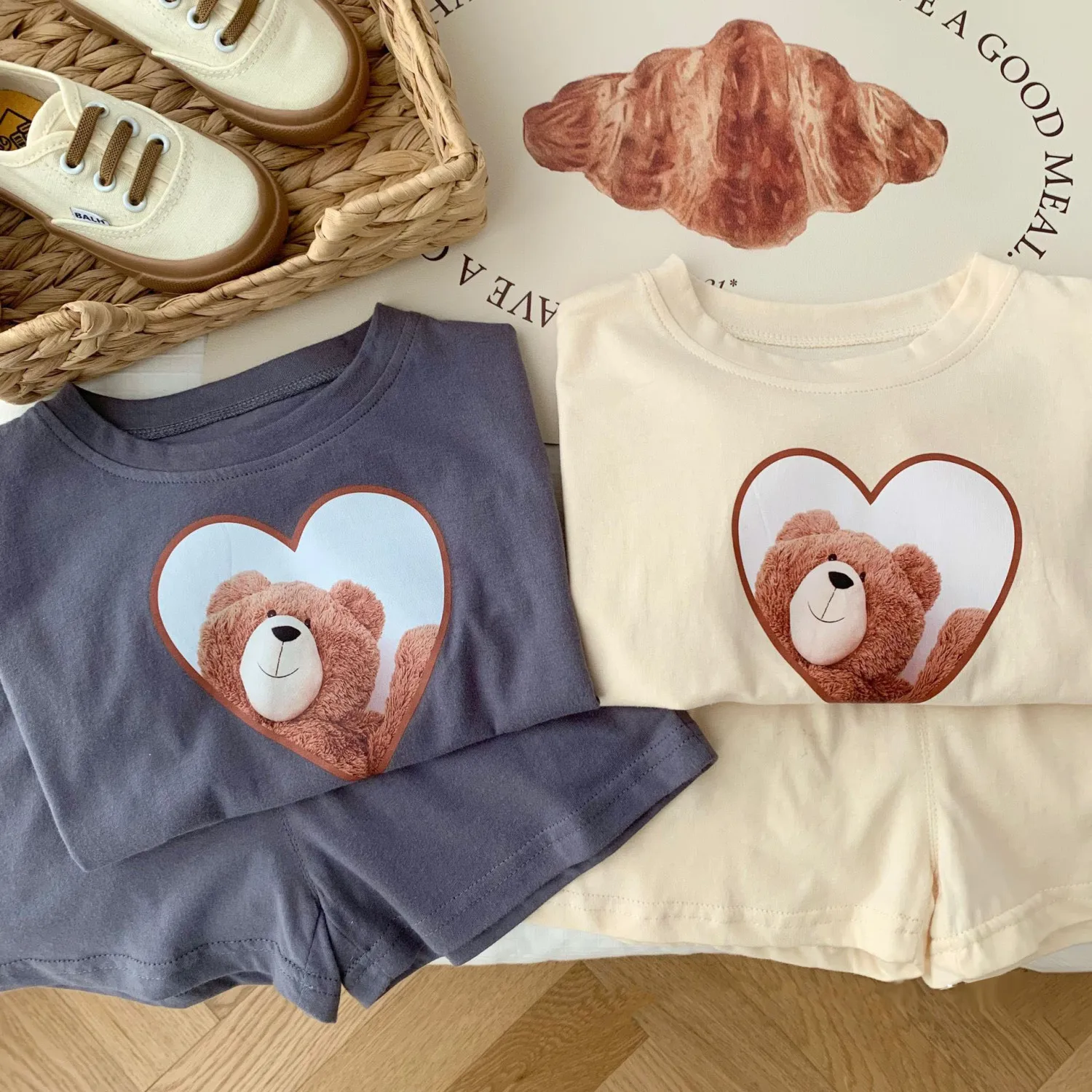 New Child Fashion Short Sleeve T-Shirt+Shorts Sets Baby Thin Casual Loose Cotton Costume Boys Print O-Neck Bottoming Shirt Suits
New Child Fashion Short Sleeve T-Shirt+Shorts Sets Baby Thin Casual Loose Cotton Costume Boys Print O-Neck Bottoming Shirt Suits