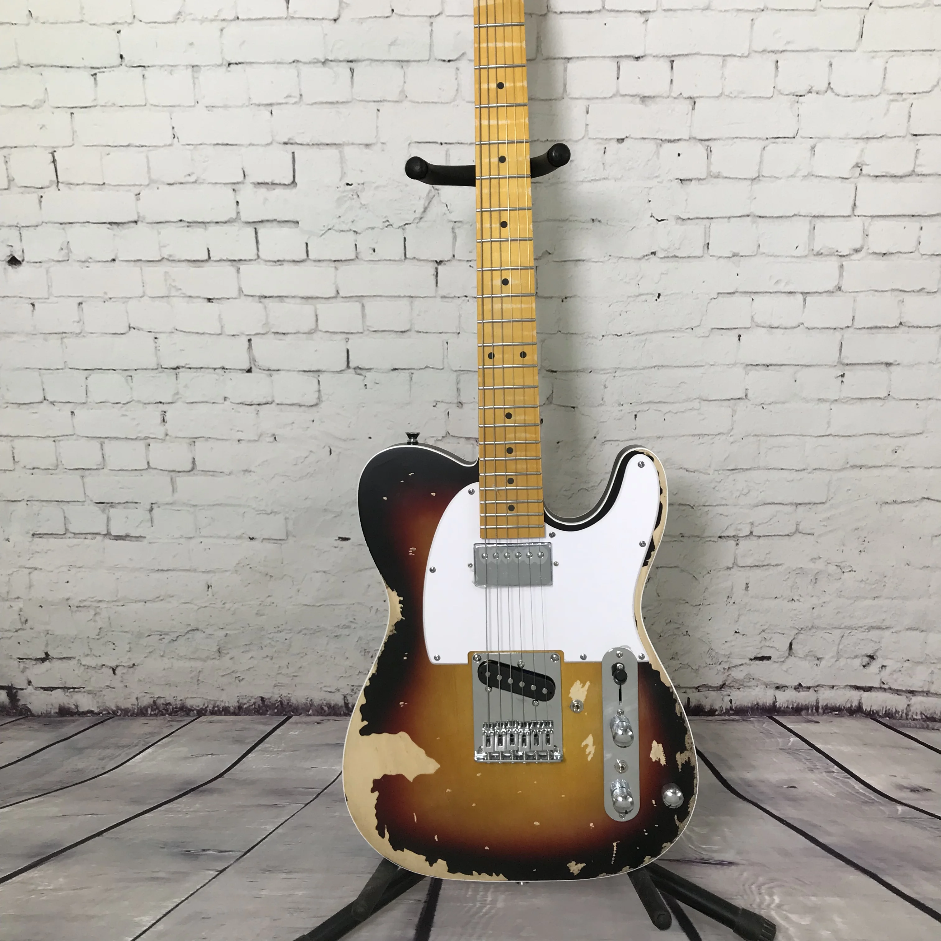 39 Inch TLE Sunset Electric Guitar Maple Neck Basswood Body 22 Tone S Pickup Fixed Bridge Classic Rock Style Free Shipping
39 Inch TLE Sunset Electric Guitar Maple Neck Basswood Body 22 Tone S Pickup Fixed Bridge Classic Rock Style Free Shipping