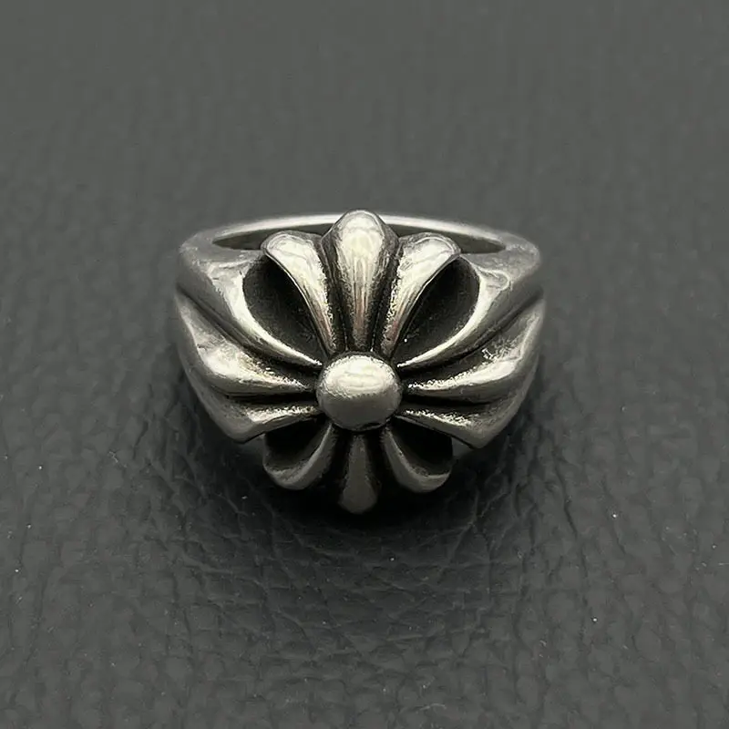 S925 серебро ретро большой крест цветок кольцо ниша хип-хоп кольцо мужской властный панк классический хвостовой кольцо гаечный ключ
S925 серебро ретро большой крест цветок кольцо ниша хип-хоп кольцо мужской властный панк классический хвостовой кольцо гаечный ключ